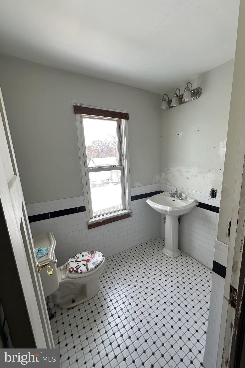 155 ROBERTSON AVENUE