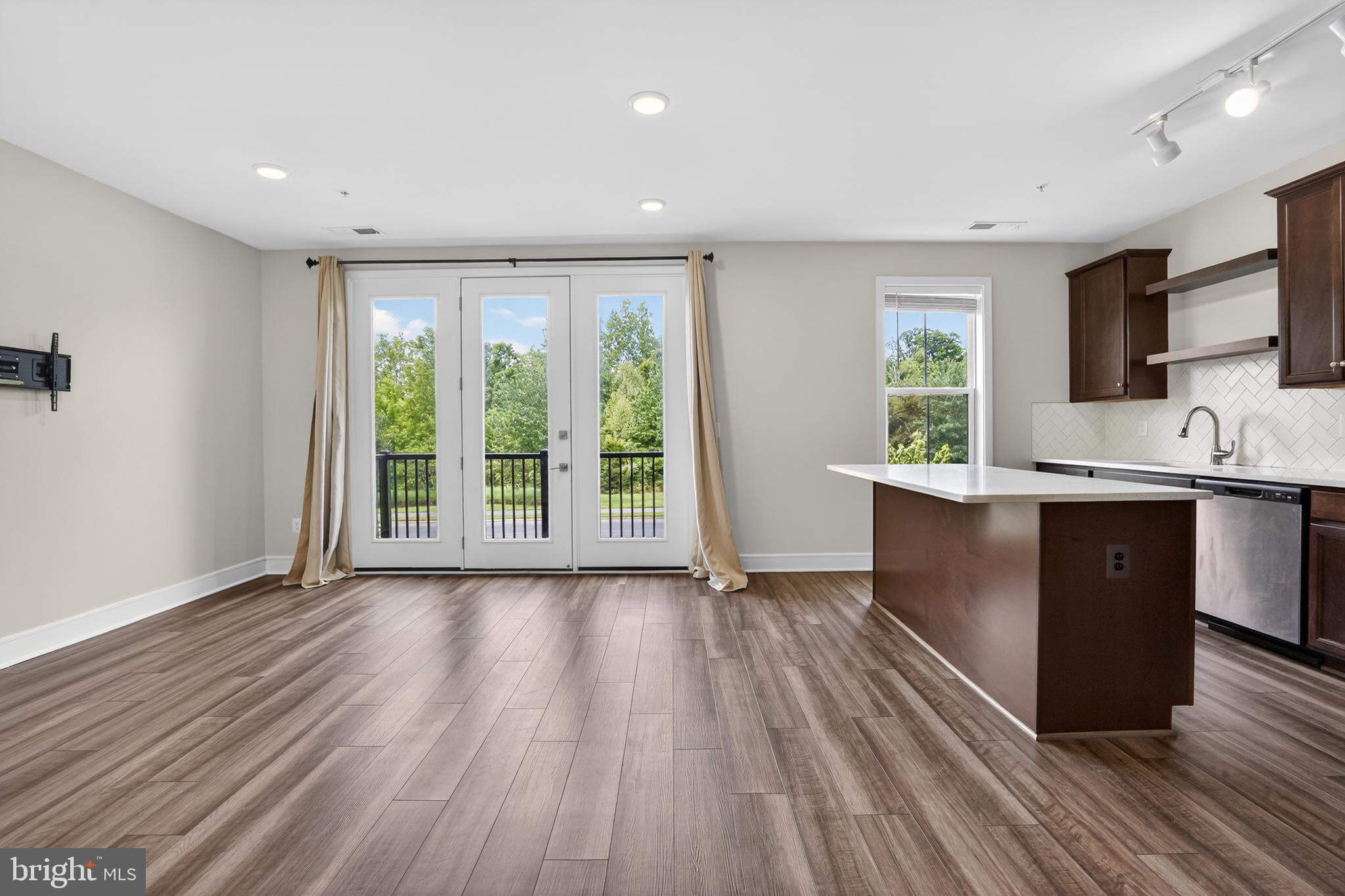 DEMOTT & SILVER - Residential