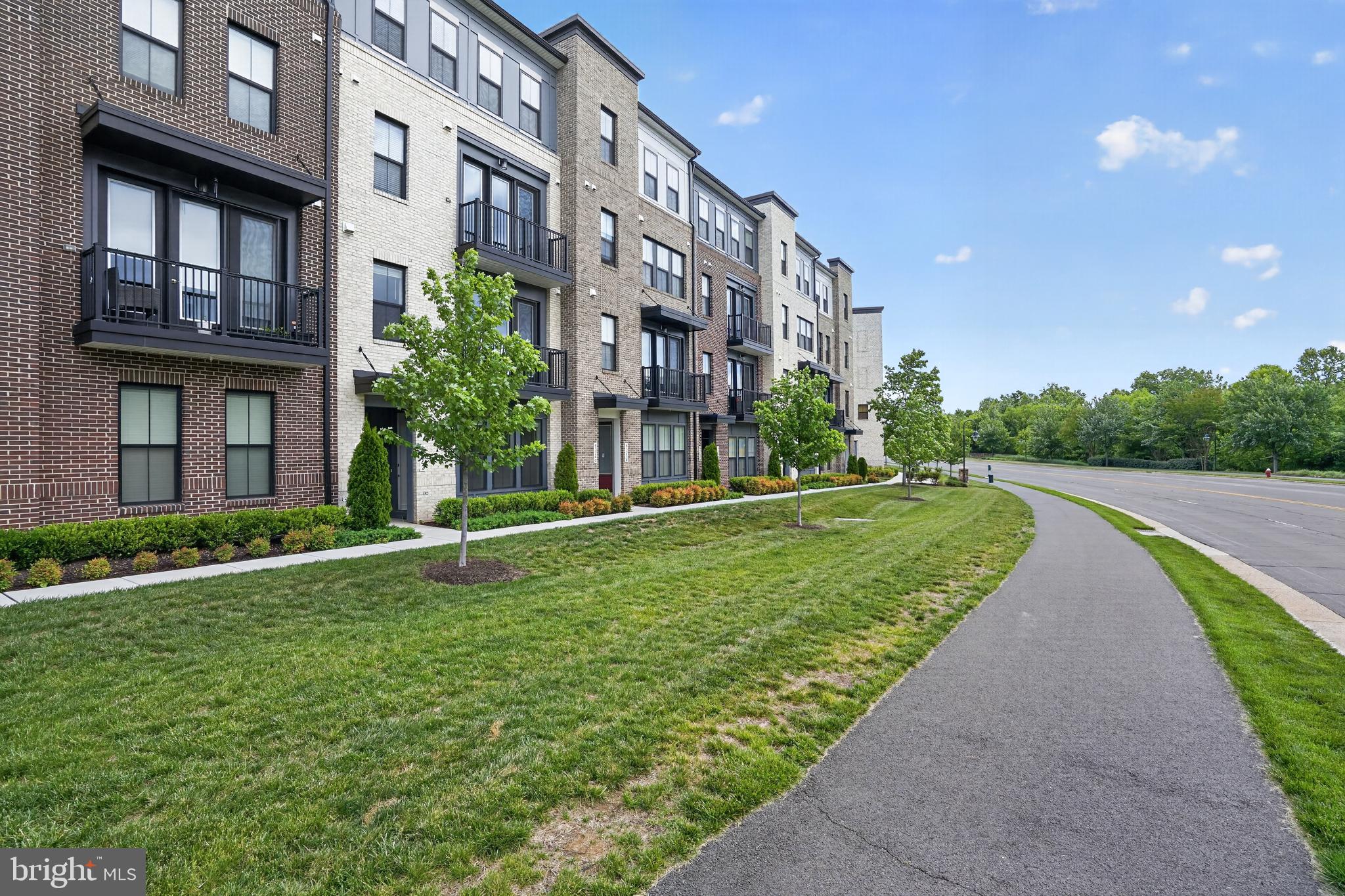 43242 FARRINGDON SQUARE