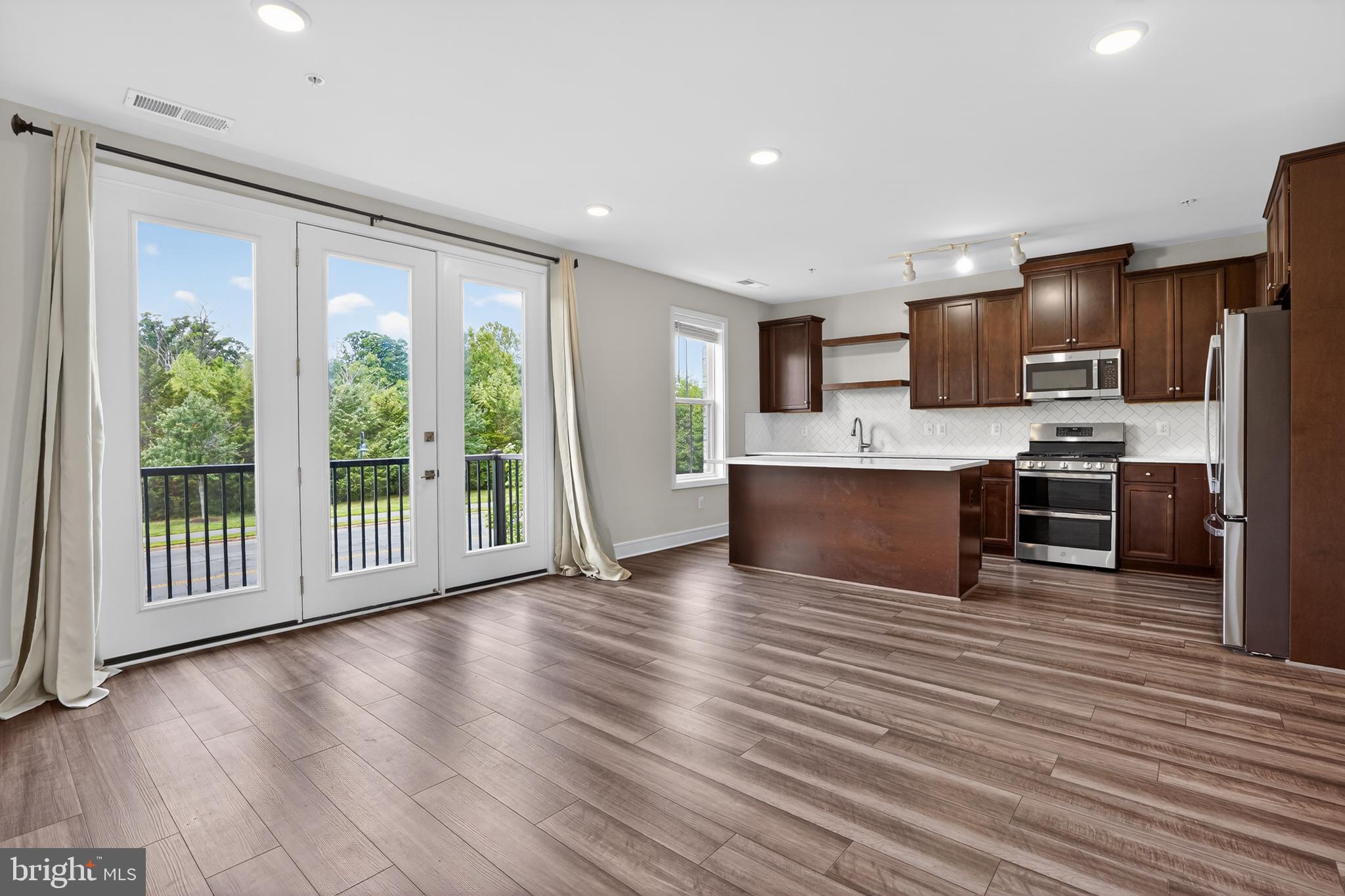 DEMOTT & SILVER - Residential