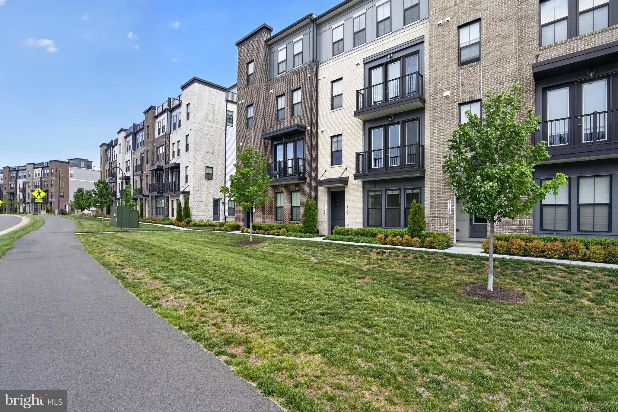 43242 FARRINGDON SQUARE