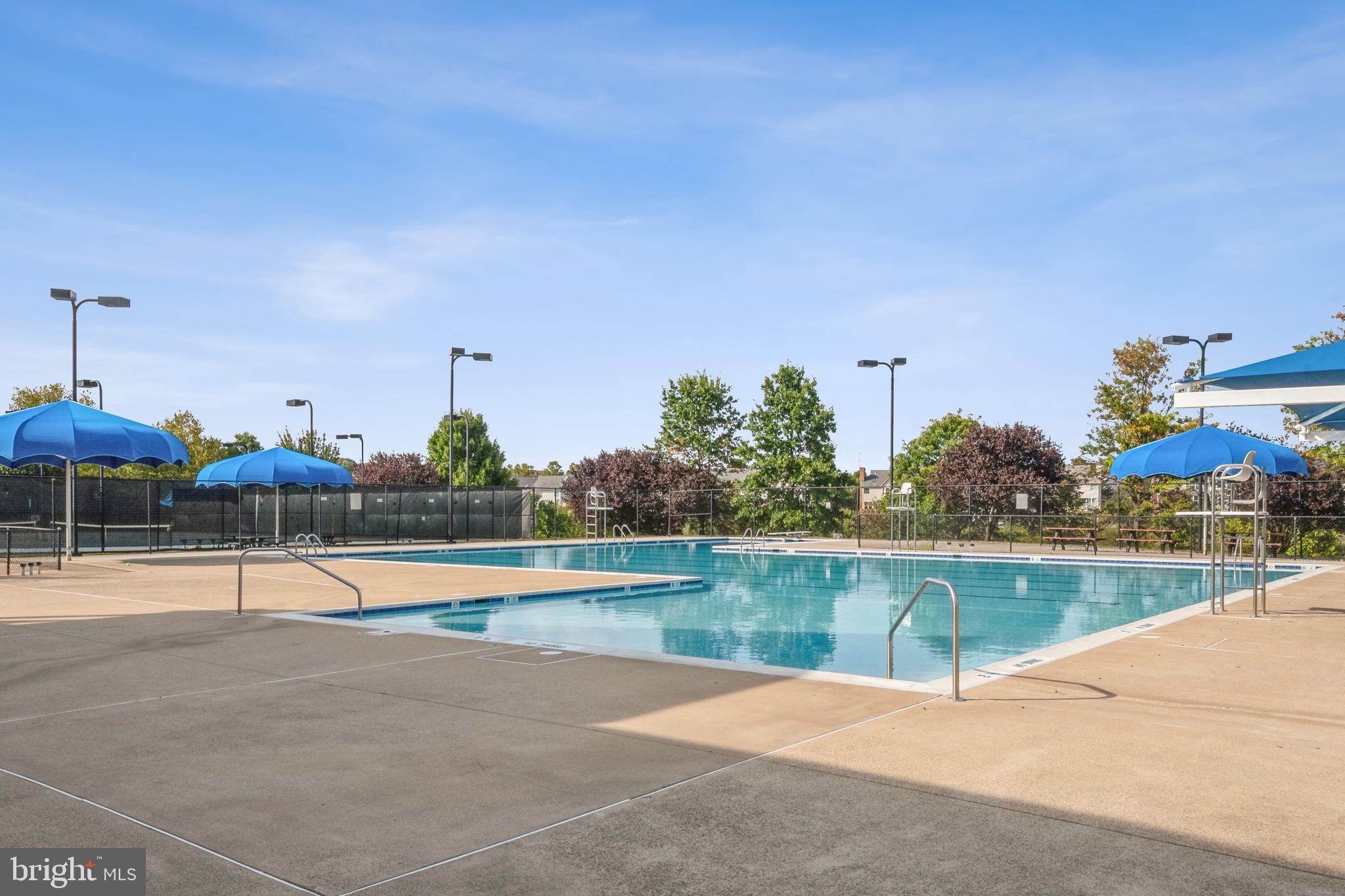 ASHBURN VILLAGE - Residential