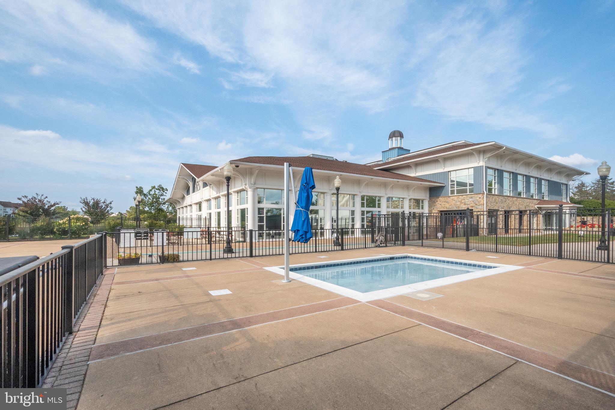 ASHBURN VILLAGE - Residential