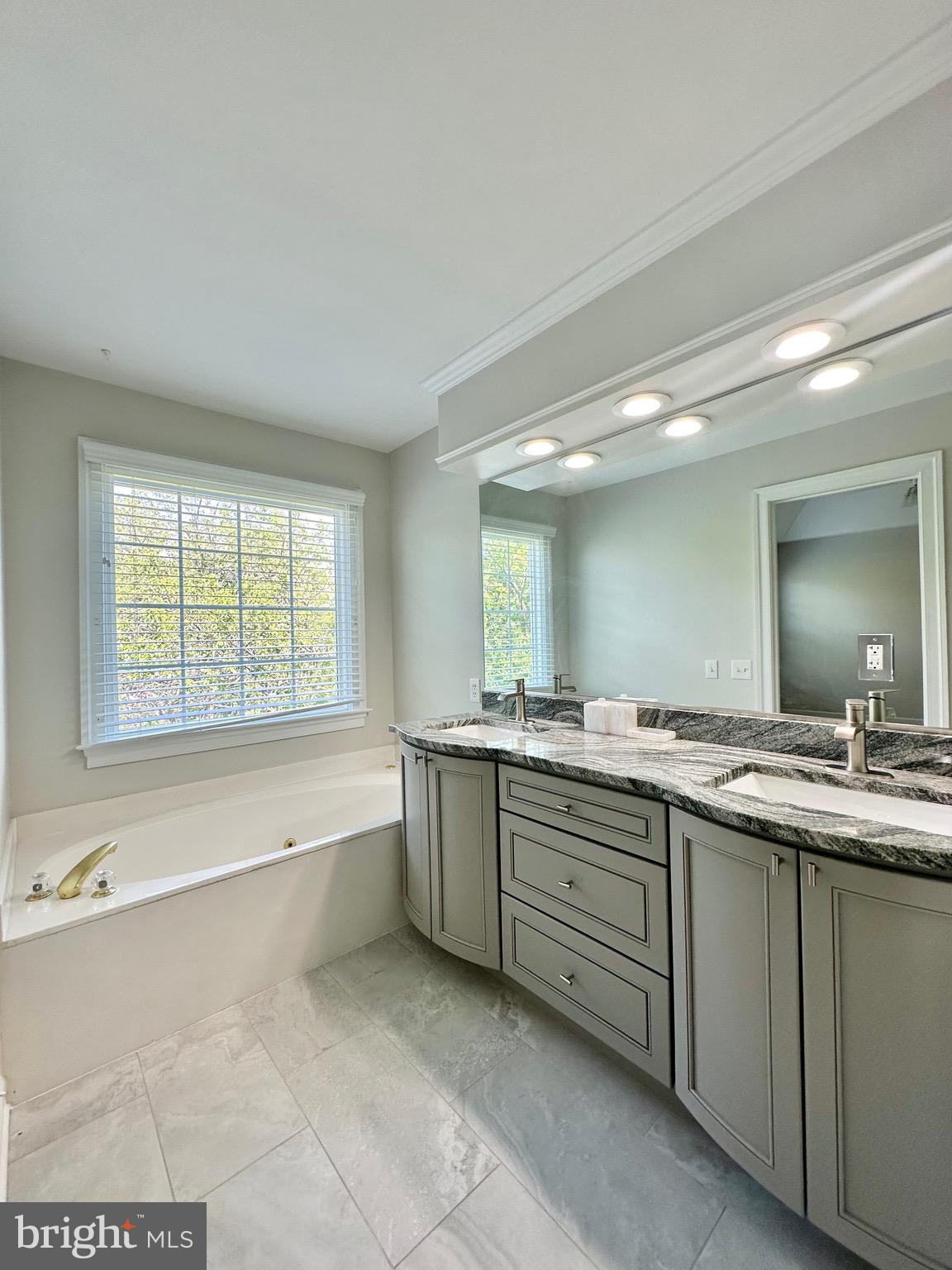 STONEGATE MEWS - Residential Lease