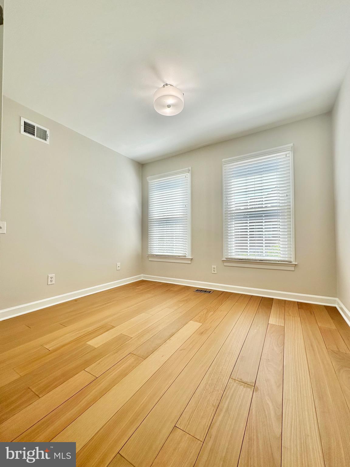 STONEGATE MEWS - Residential Lease