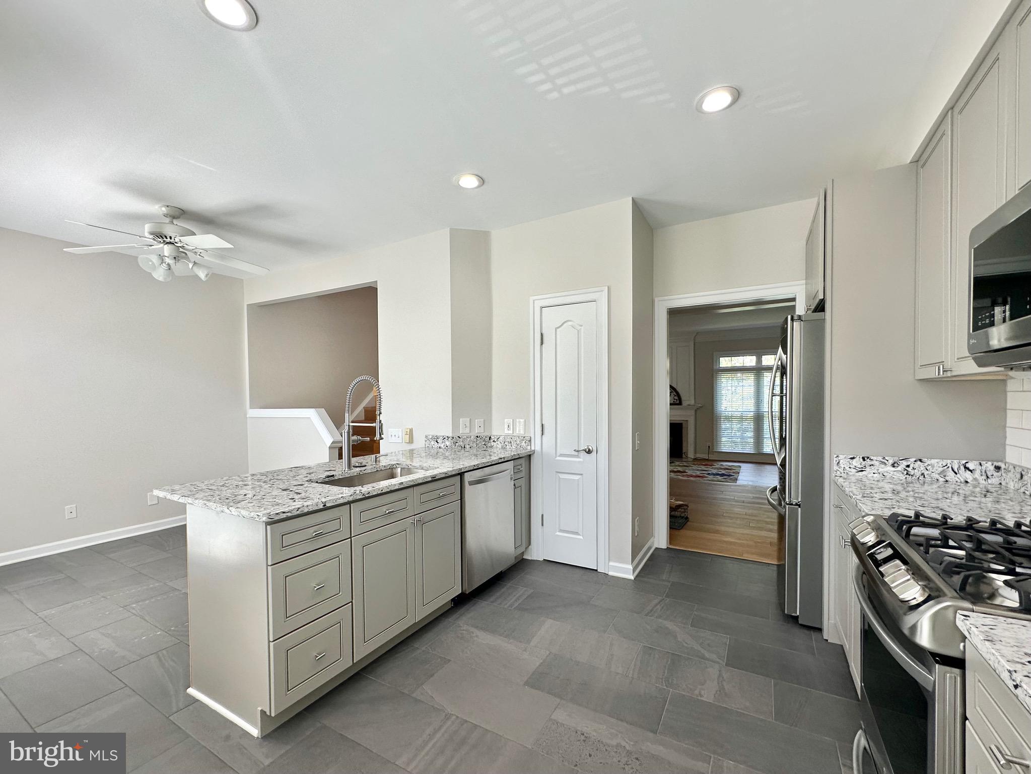 STONEGATE MEWS - Residential Lease