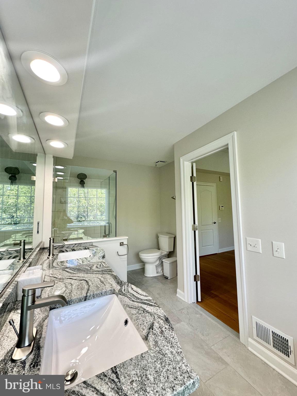 STONEGATE MEWS - Residential Lease