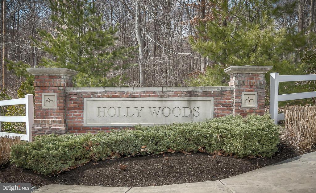 HOLLY WOODS - Residential