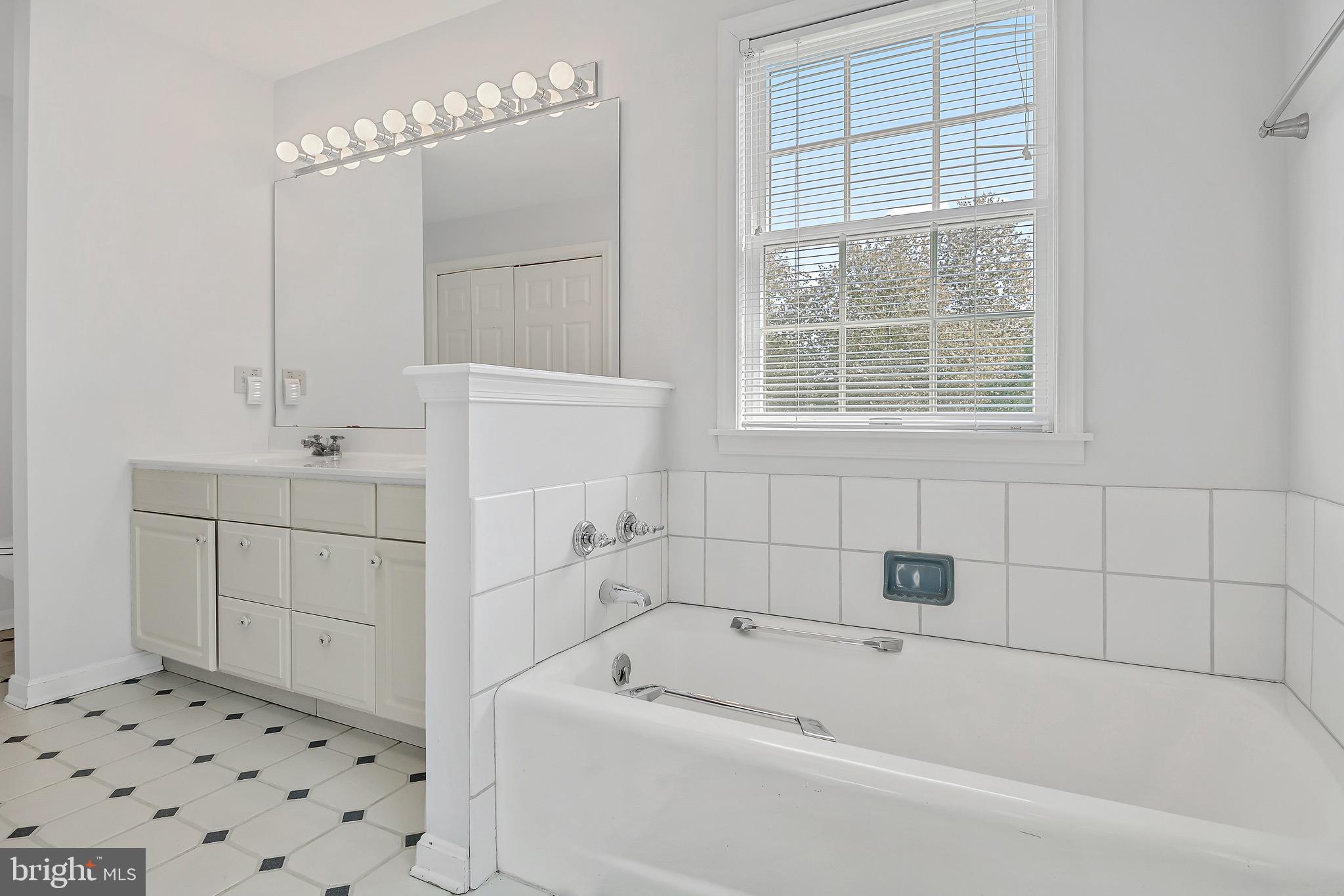 STRAWBERRY FIELDS - Residential