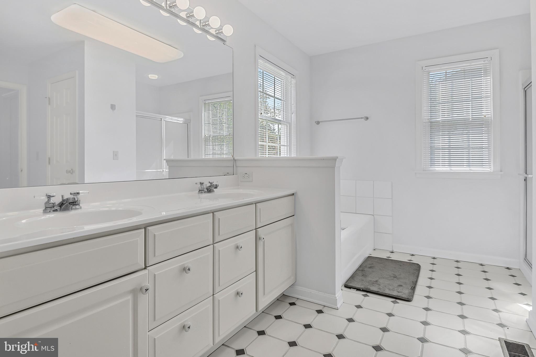 STRAWBERRY FIELDS - Residential