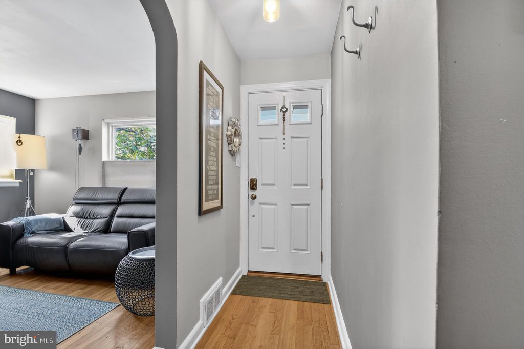 Photo of 2245 Buchanan St N, ARLINGTON, VA 22207 (MLS # VAAR2072316)