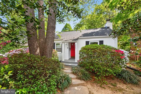 Photo of 2245 Buchanan St N, ARLINGTON, VA 22207 (MLS # VAAR2072316)