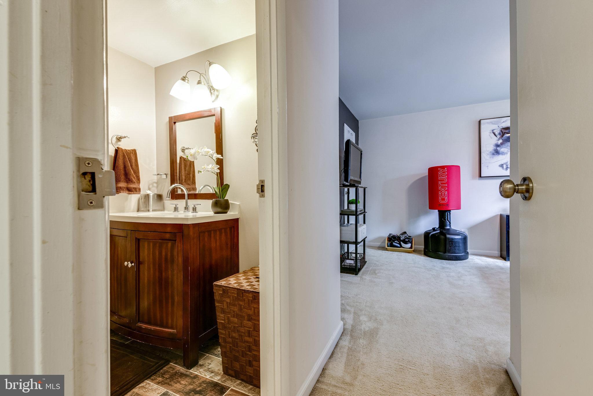 SAXONY SQUARE - Residential