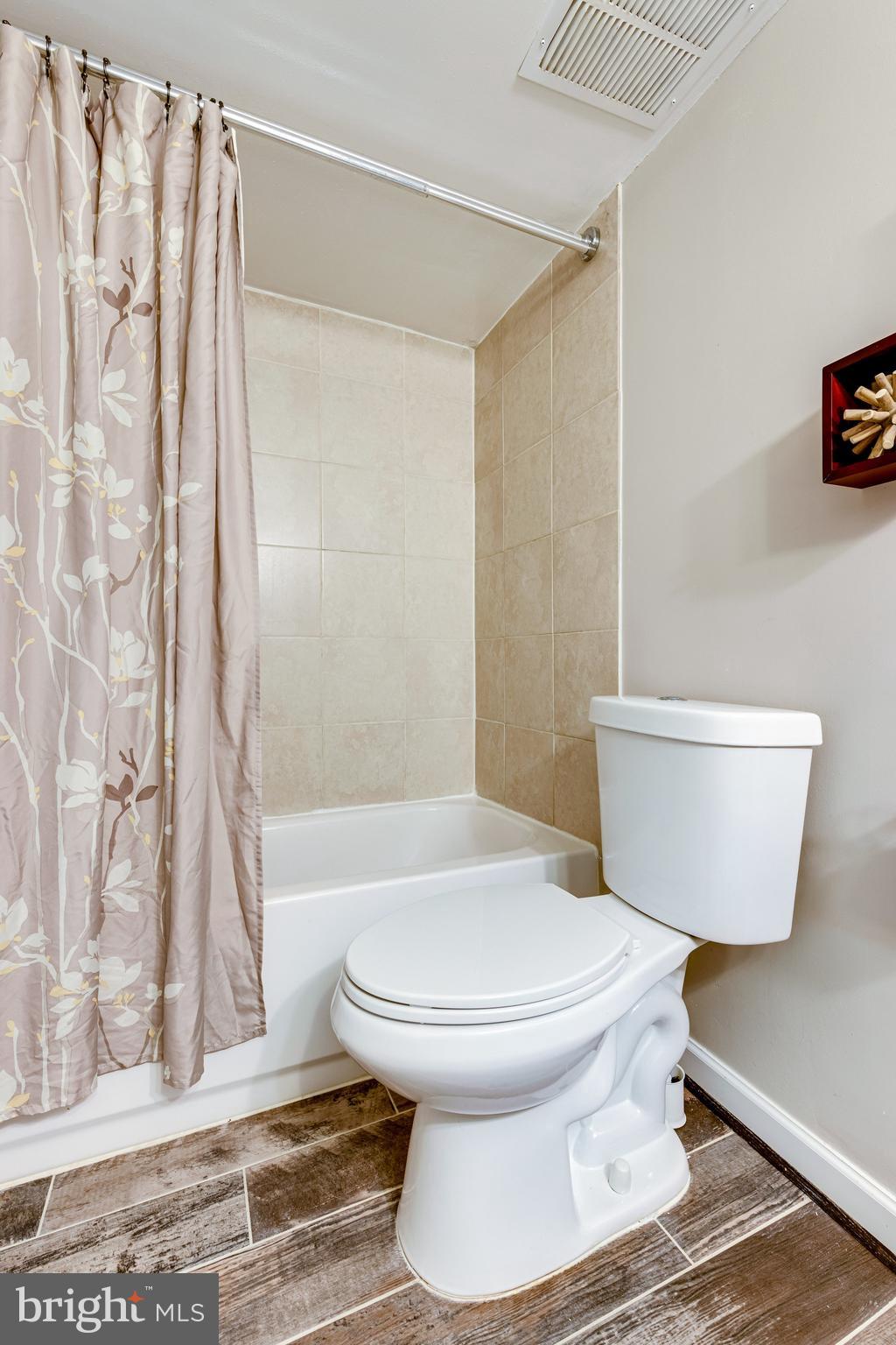 SAXONY SQUARE - Residential