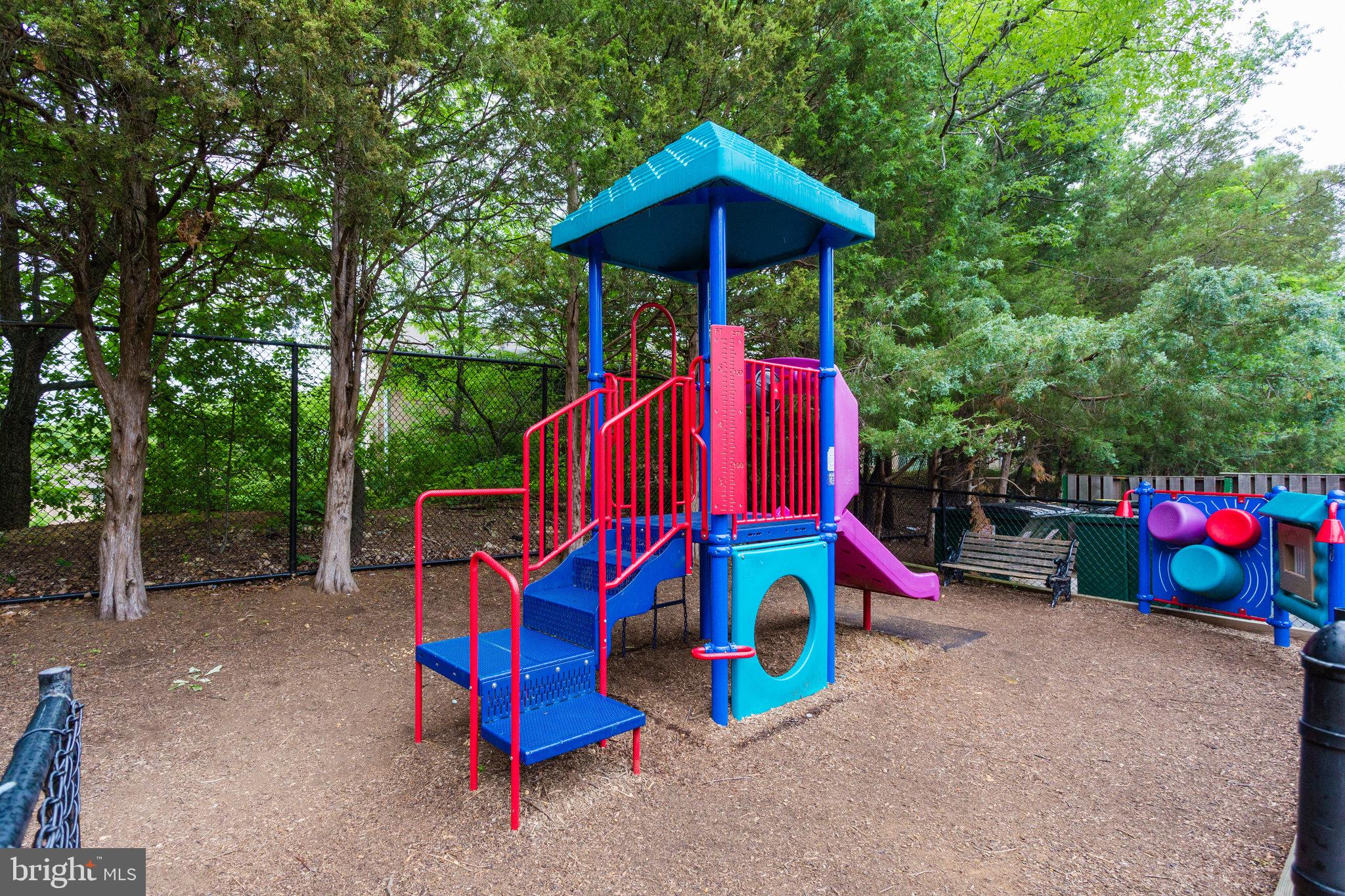 SAXONY SQUARE - Residential