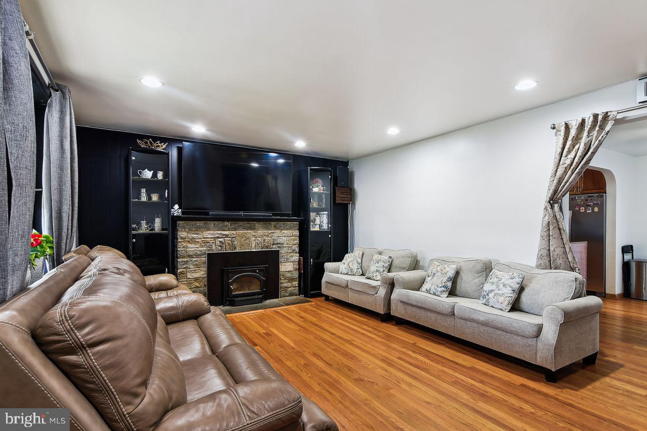 RIDGEWOOD - Residential