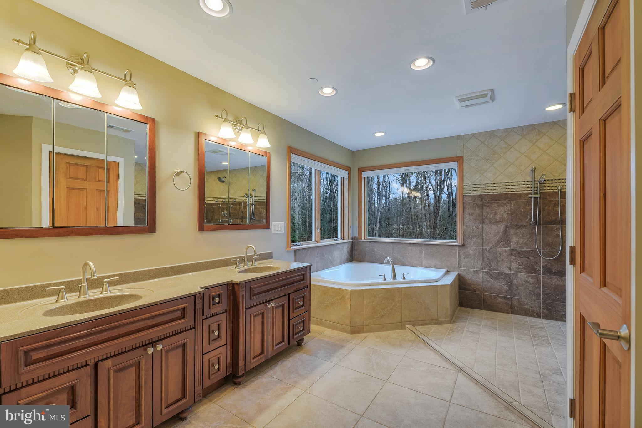 PARADISE BEACH - Residential