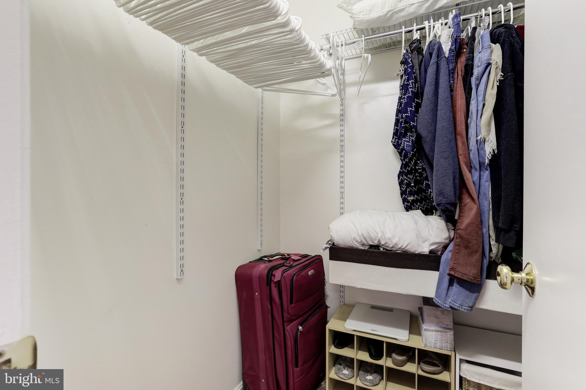 ASHBURN VILLAGE - Residential