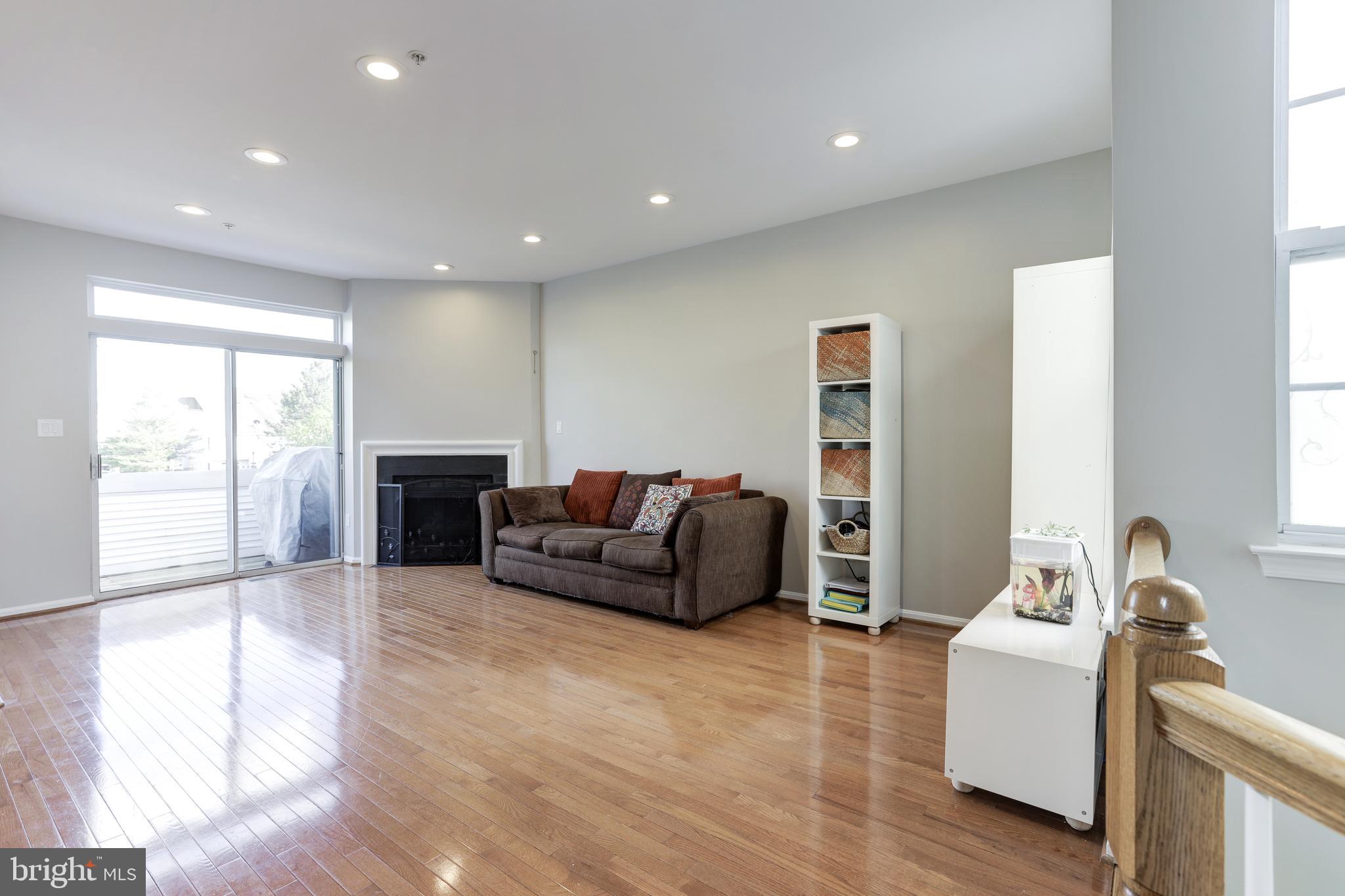 ASHBURN VILLAGE - Residential