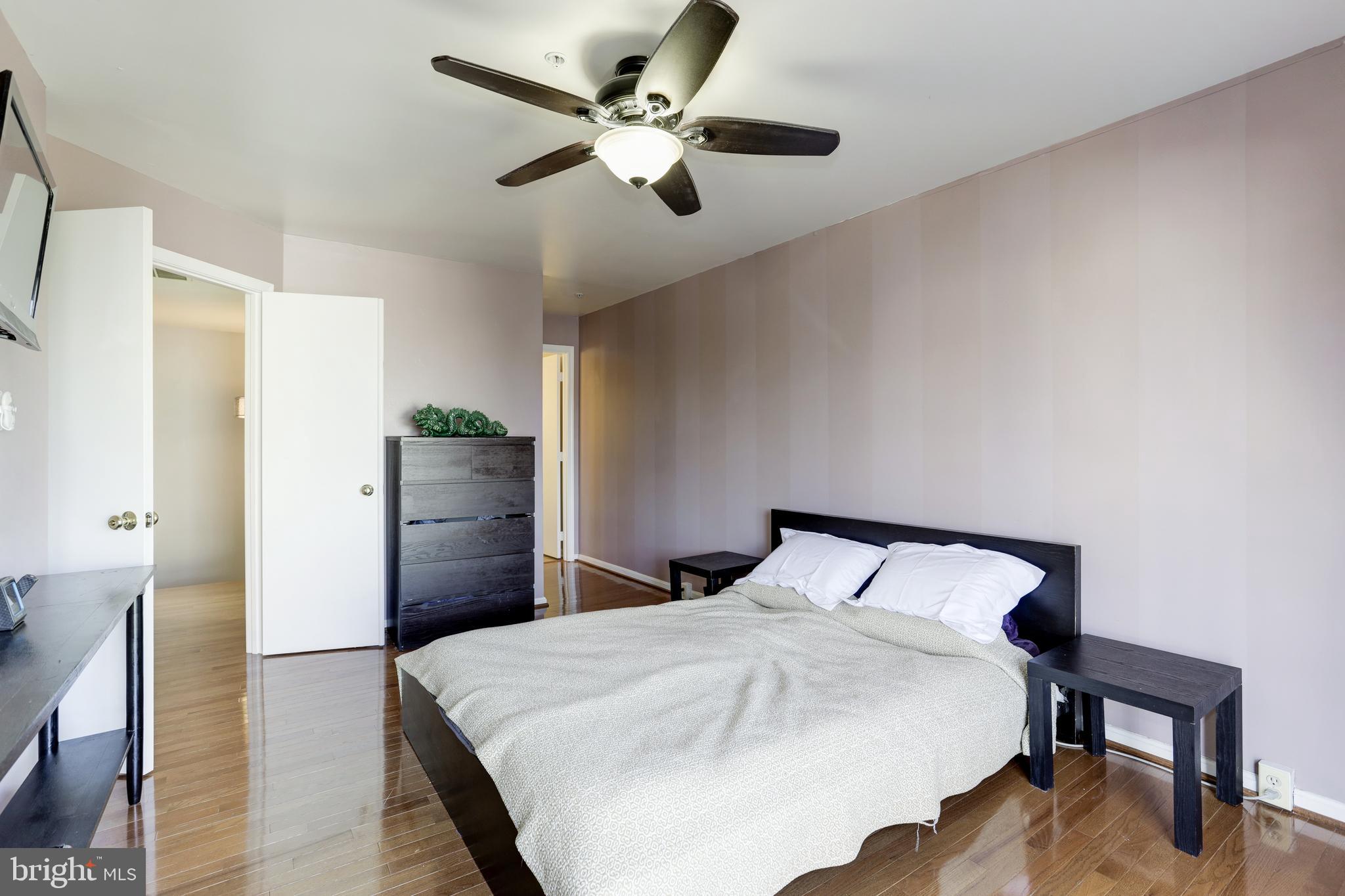 ASHBURN VILLAGE - Residential