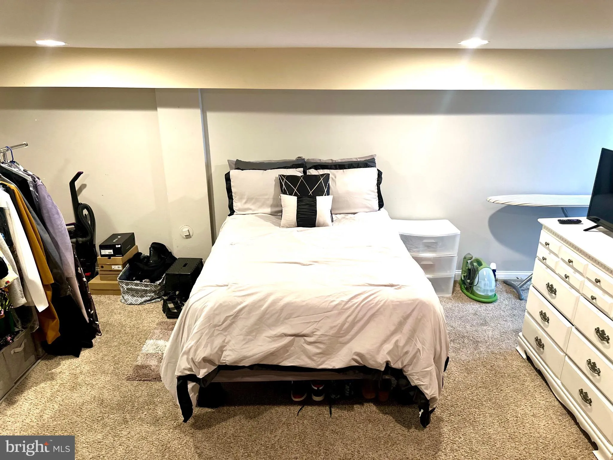 Philadelphia, Pennsylvania 19131, United States, 3 Bedrooms Bedrooms, ,3 BathroomsBathrooms,Residential,Contingent,23203