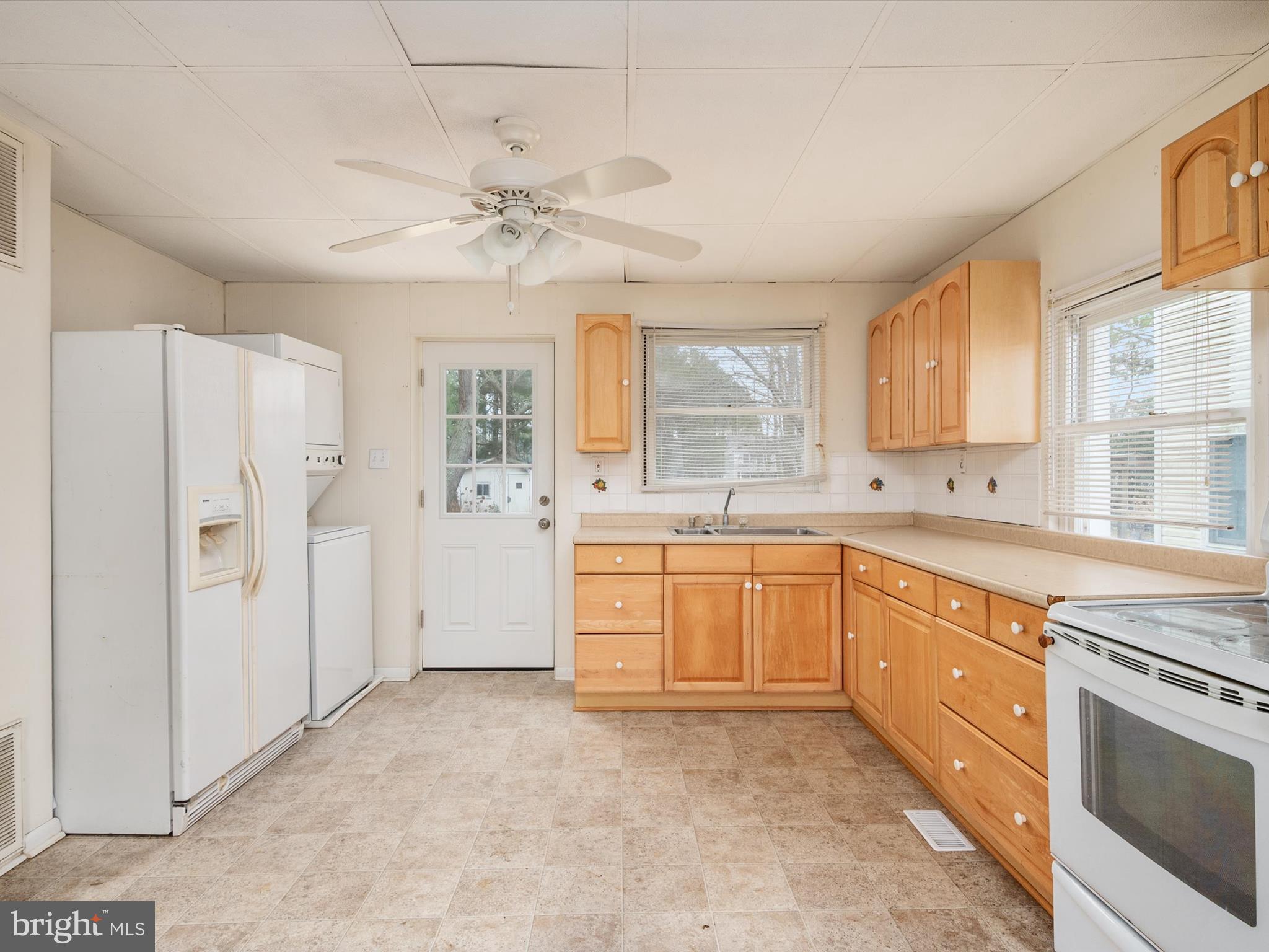 CHESTER RIVER BEACH - Residential