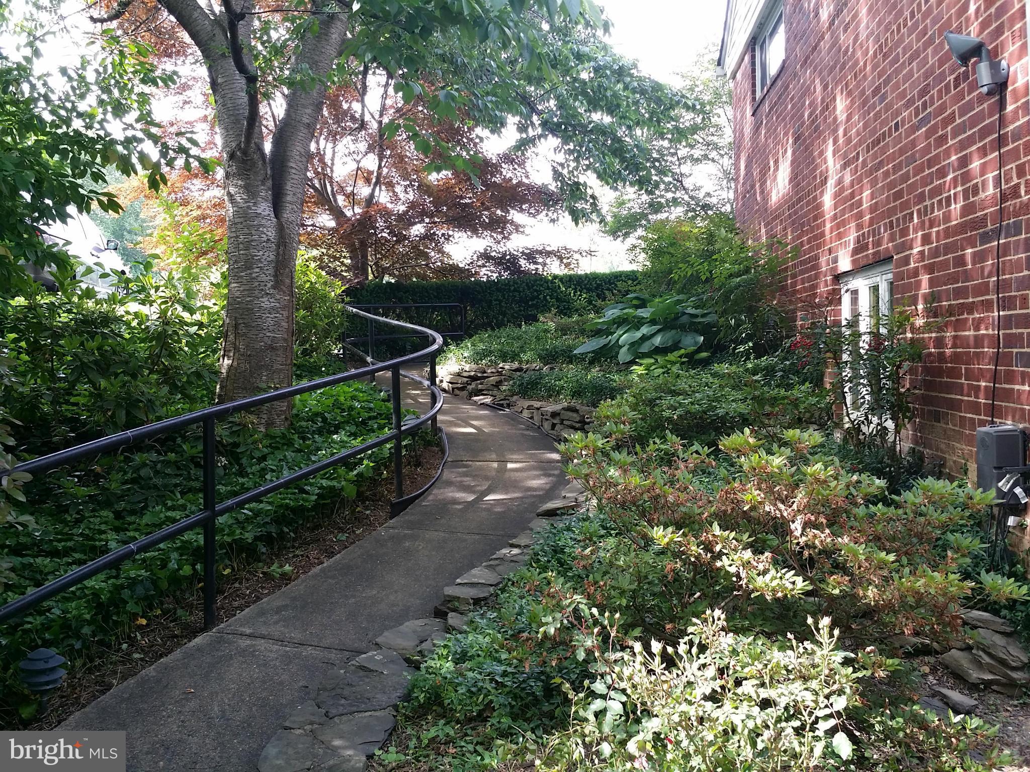 CRESCENT HILLS - Residential