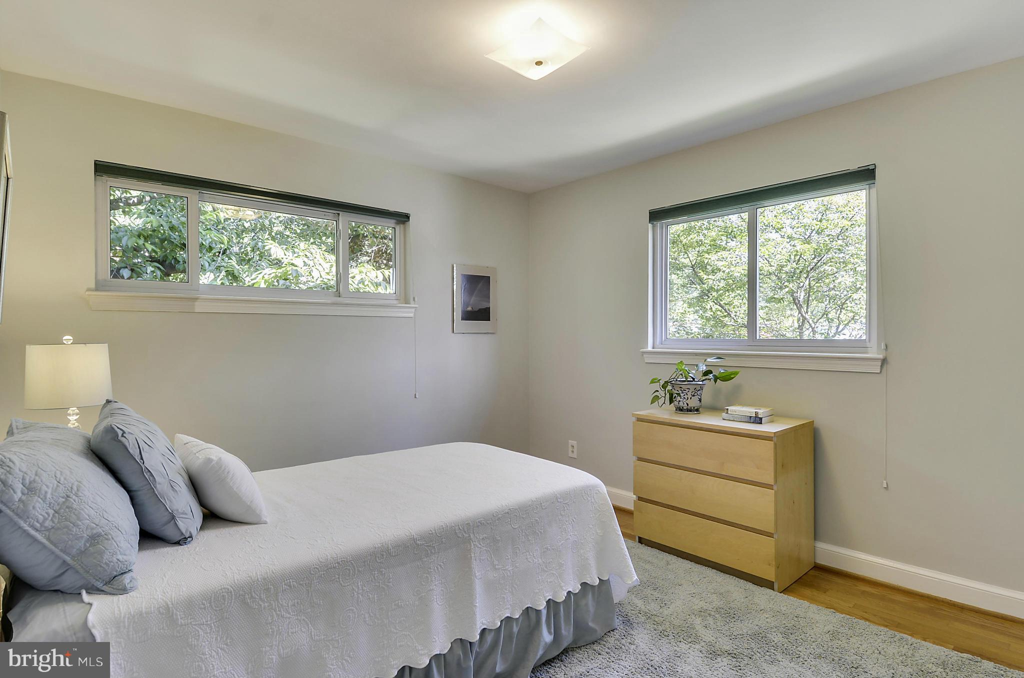 CRESCENT HILLS - Residential