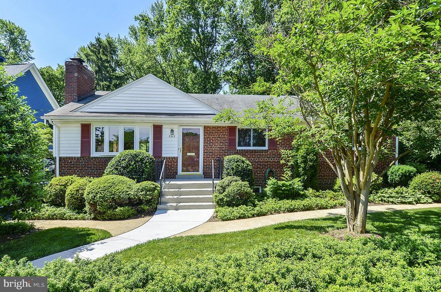 OPEN SUN(6/12)1-4 PM  Large brick rambler nestled on quarter acre professionally landscaped lot in Discovery Williamsburg Yorktown school district. Recent roof gutters furnace windows humidifier appliances fresh paint wood floors. 3 BRs 2 baths main, walkout handicap accessible LL w/2 exterior doors, 4th BR, den/5th BR, full bath w/whirlpool tub; storage, laundry/gym. Walk Lee-Harrison, parks.