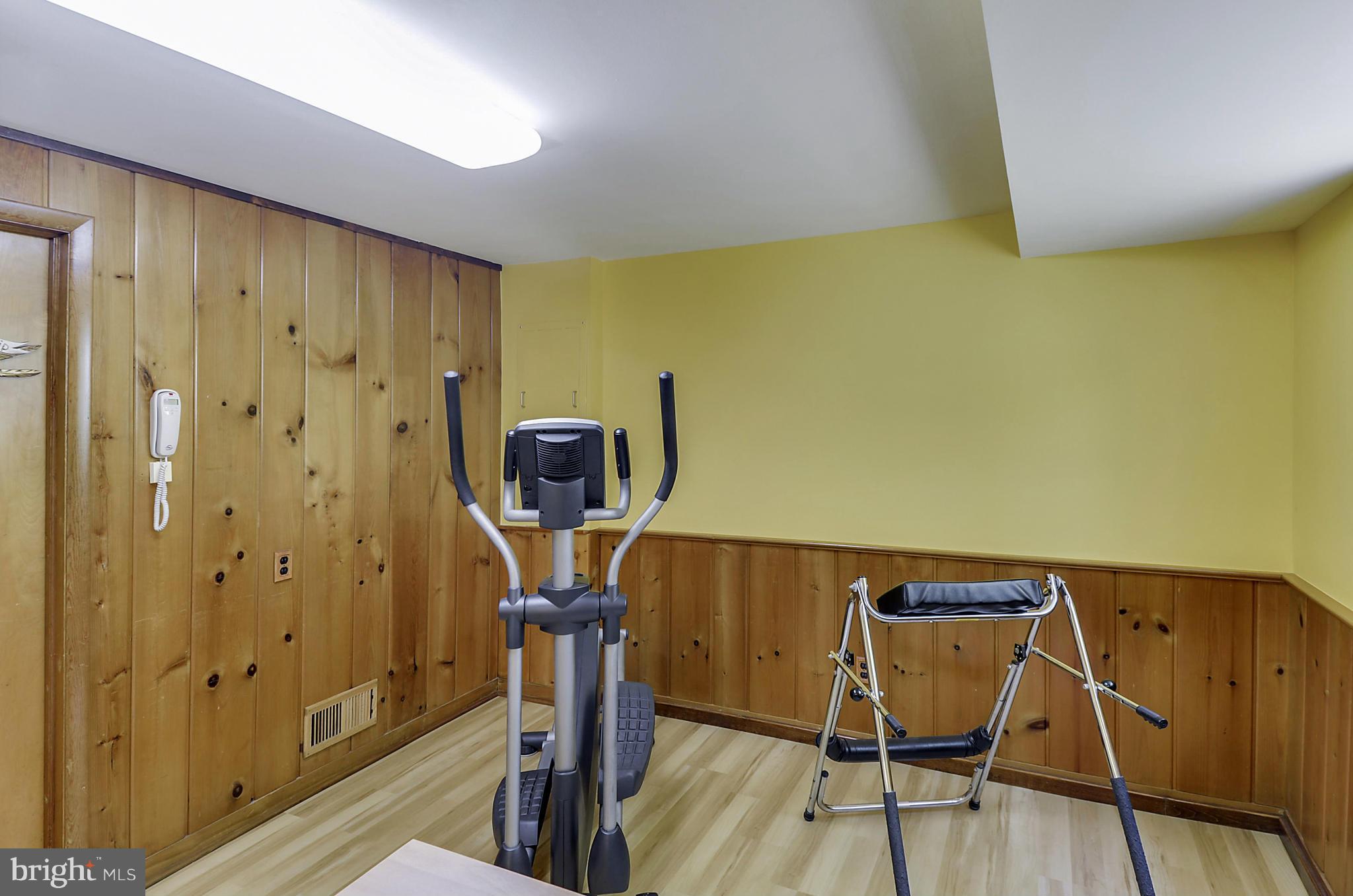 CRESCENT HILLS - Residential