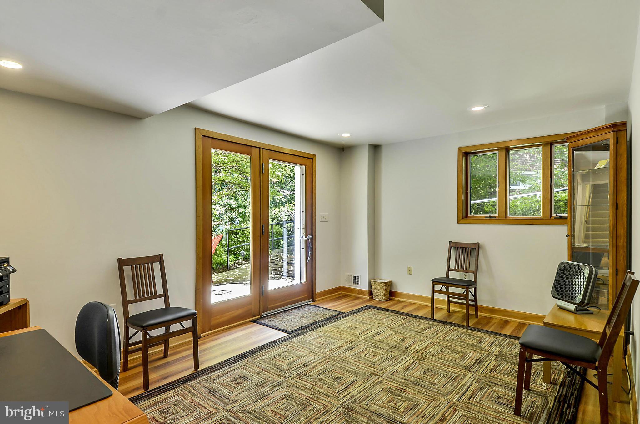 CRESCENT HILLS - Residential