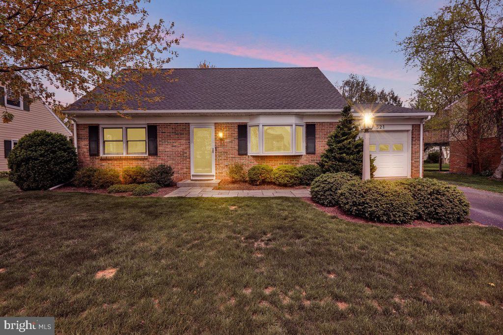 Photo of 521 Hummingbird Drive, LITITZ, PA 17543 (MLS # PALA2068958)