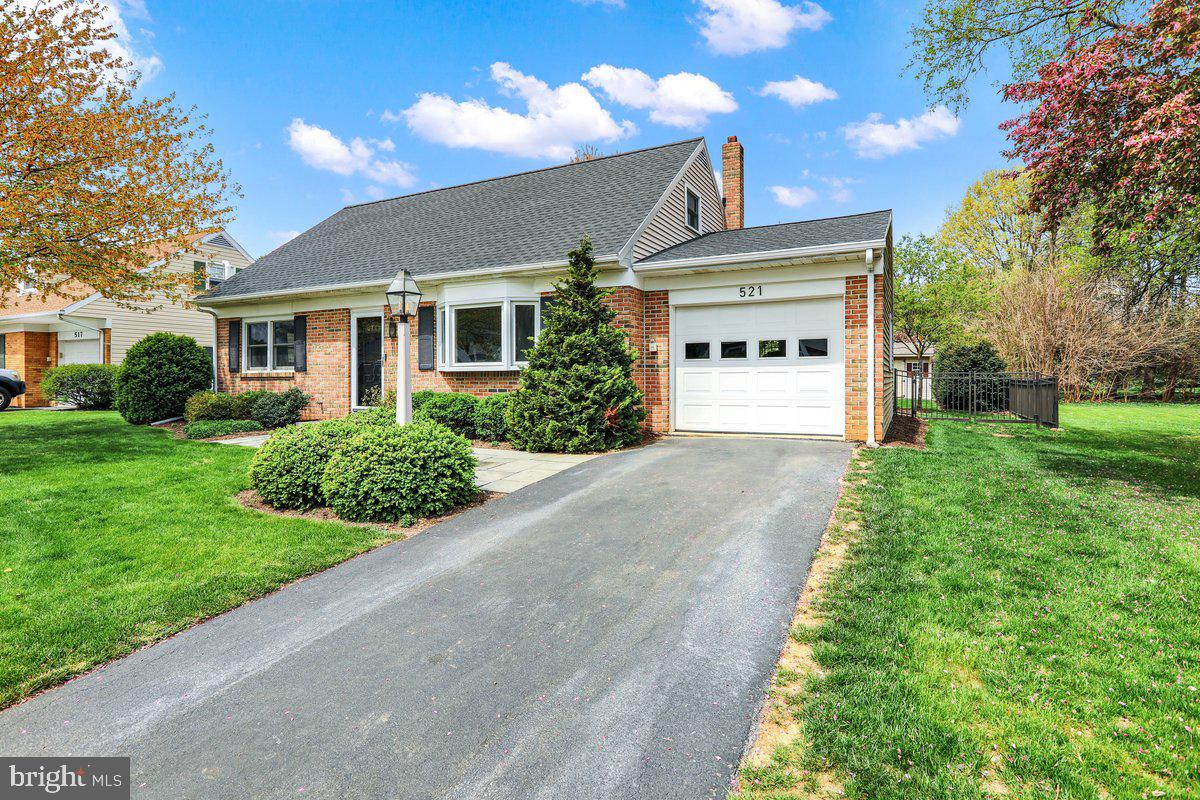 521 HUMMINGBIRD DRIVE