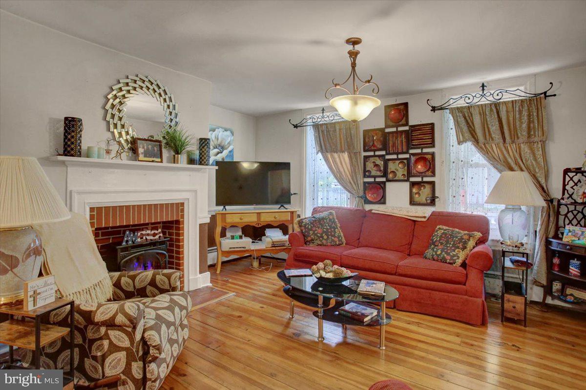 SHARPSBURG - Residential