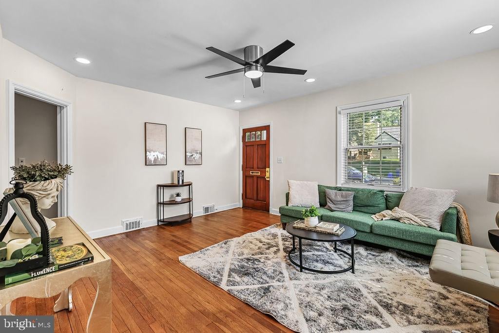812 FOREST GLEN ROAD