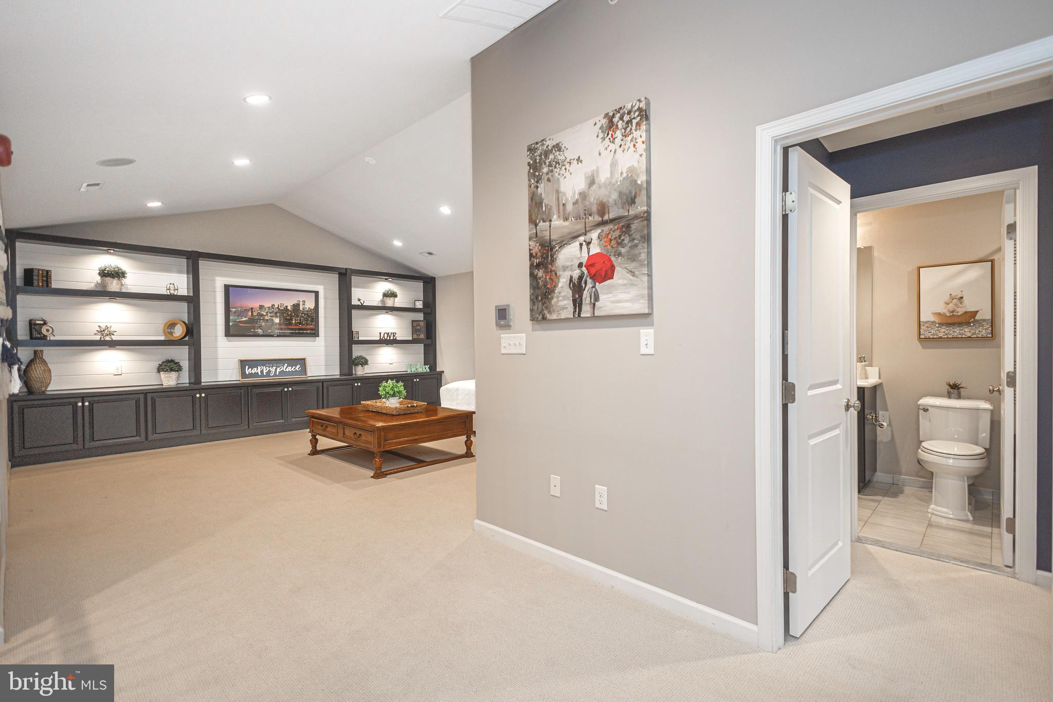 REGENCY AT HILLTOWN - Residential