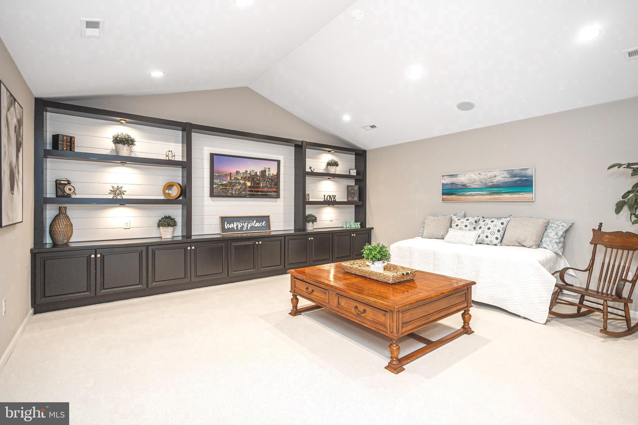 REGENCY AT HILLTOWN - Residential