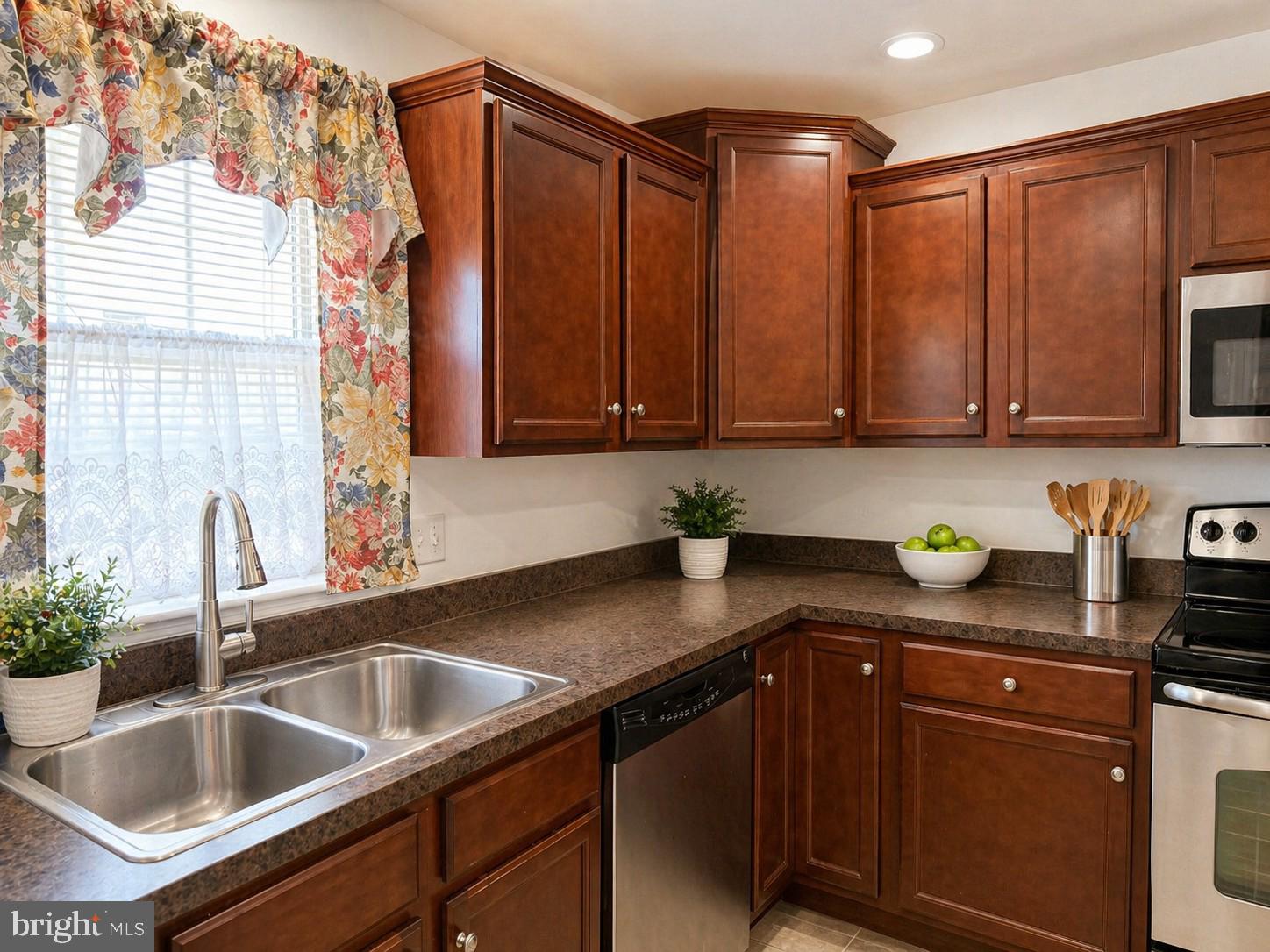 BRIAR LAKE - Residential