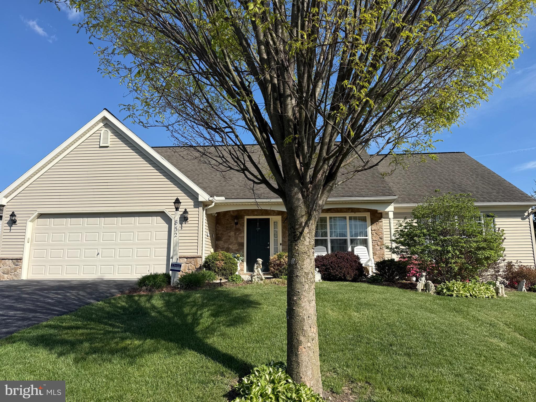 BRIAR LAKE - Residential