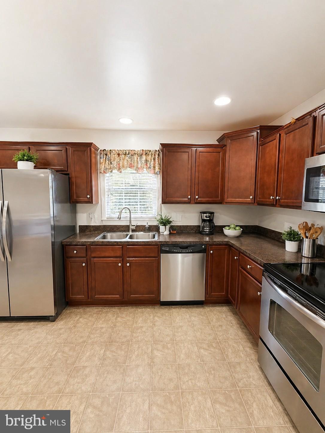 BRIAR LAKE - Residential