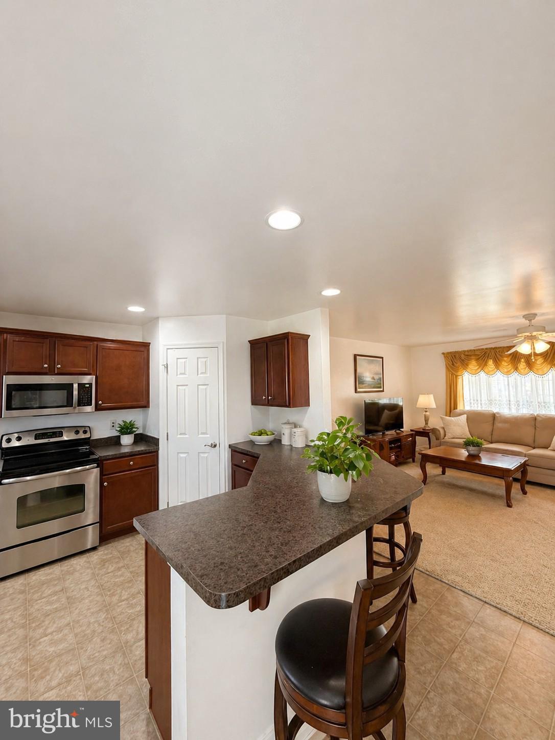 BRIAR LAKE - Residential