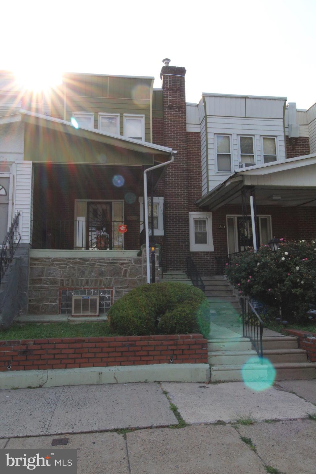 This property won't last. Good bones, spacious basement, large rooms.