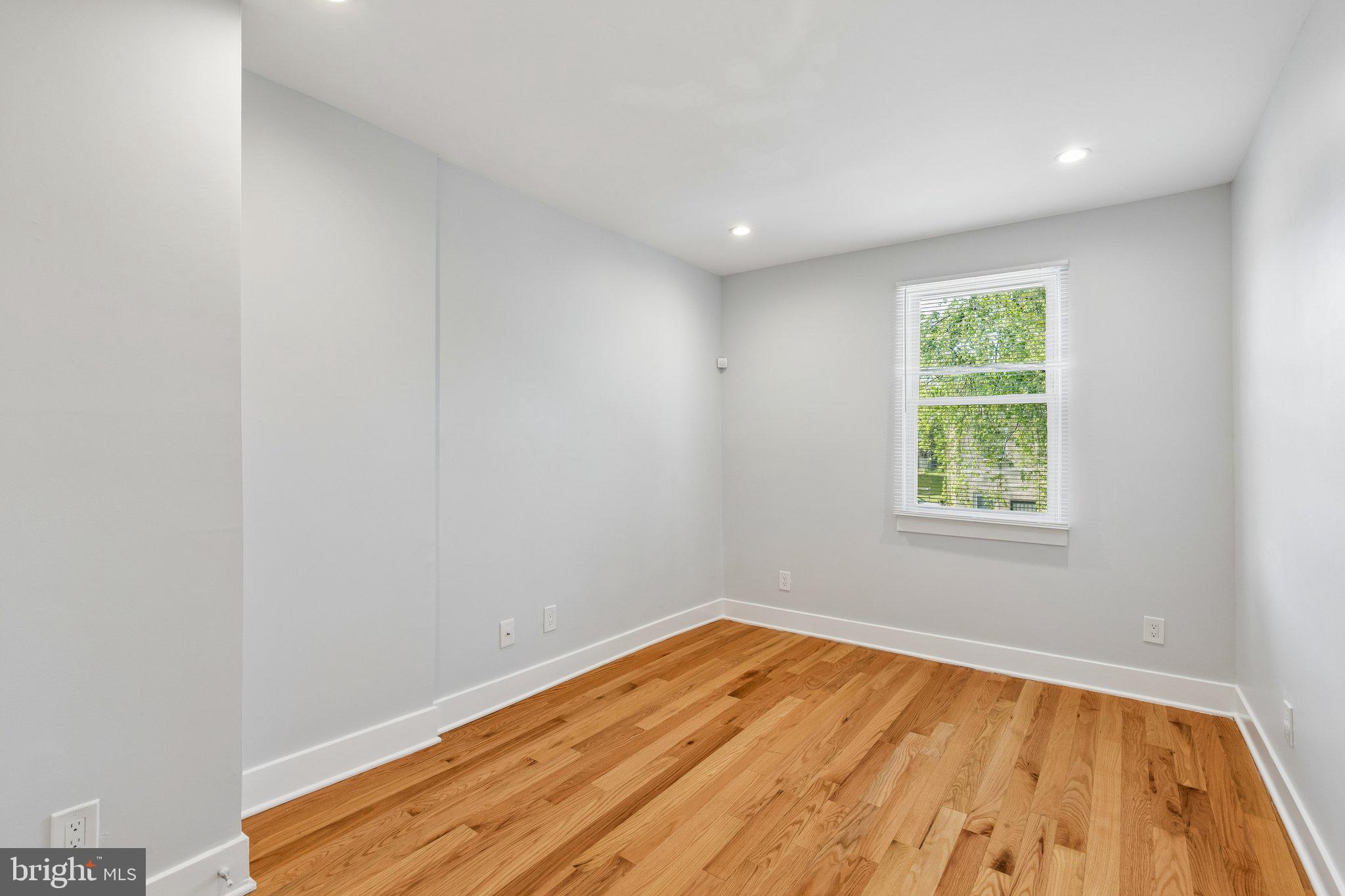 MANTUA - Residential