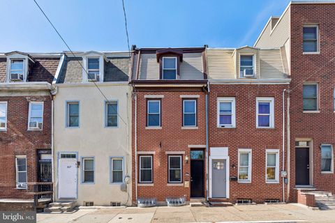 Townhouse For Sale - 3825 Mount Vernon Street<br/> PHILADELPHIA, PA 19104