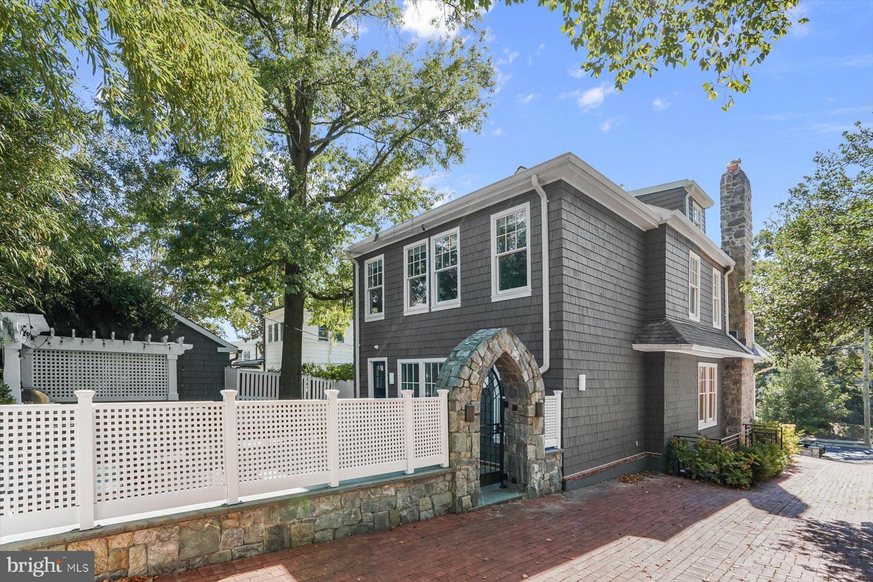 CLEVELAND PARK - Residential