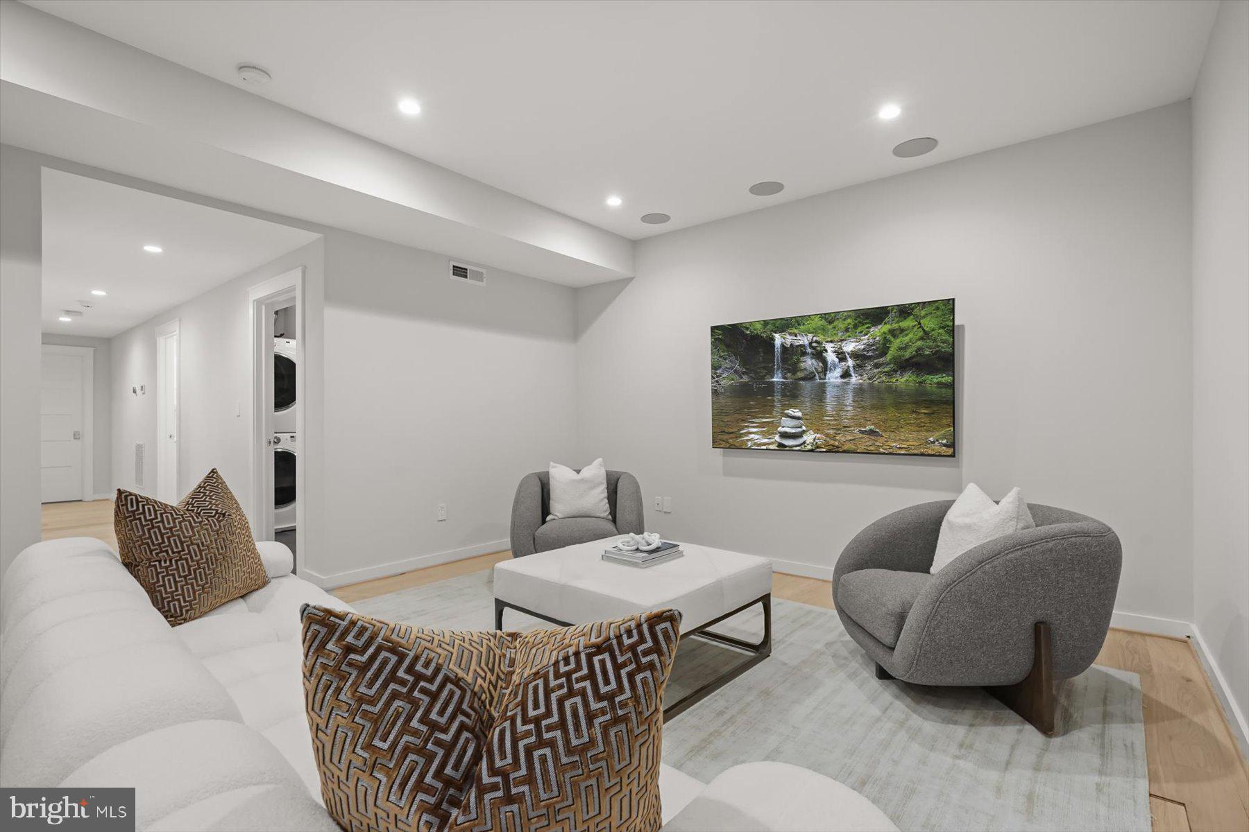 CLEVELAND PARK - Residential