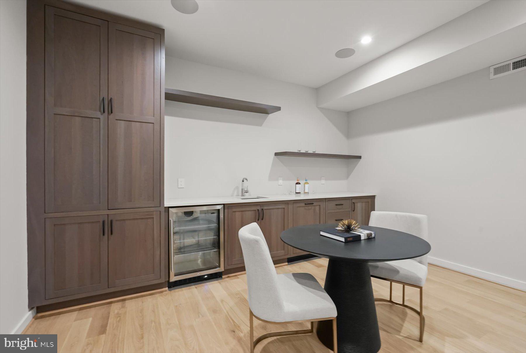 CLEVELAND PARK - Residential