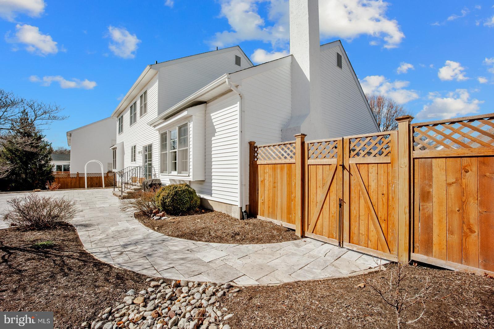 AFTON CHASE - Residential