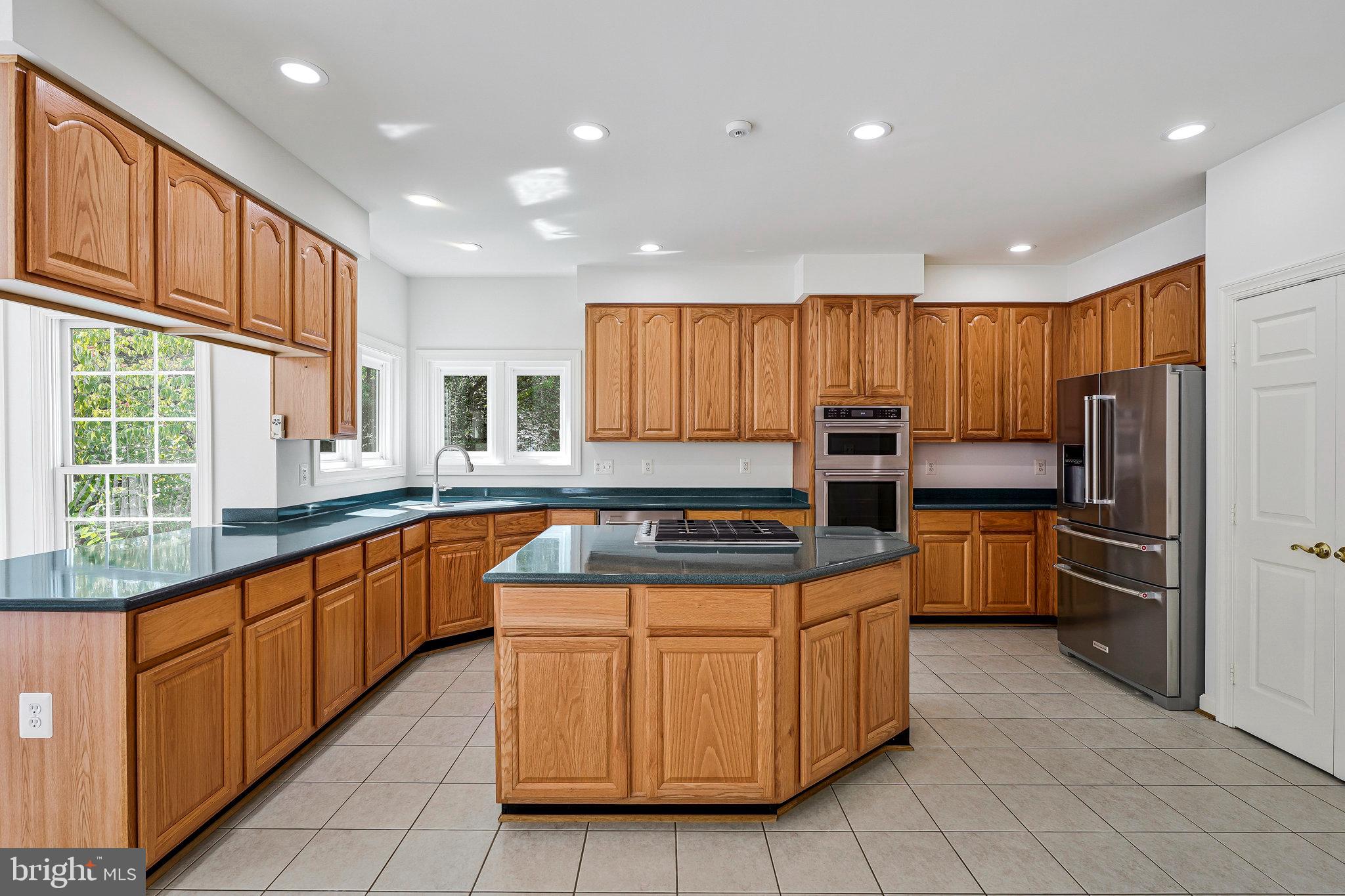 PALISADES POINTE - Residential