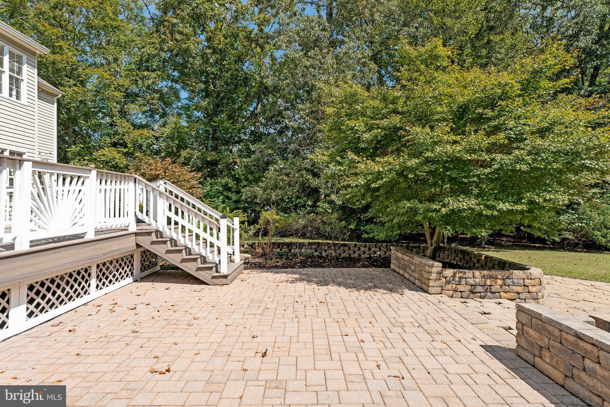 PALISADES POINTE - Residential